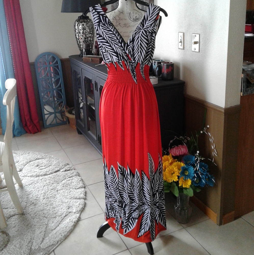 👄 UNIQUE MAXI DRESS